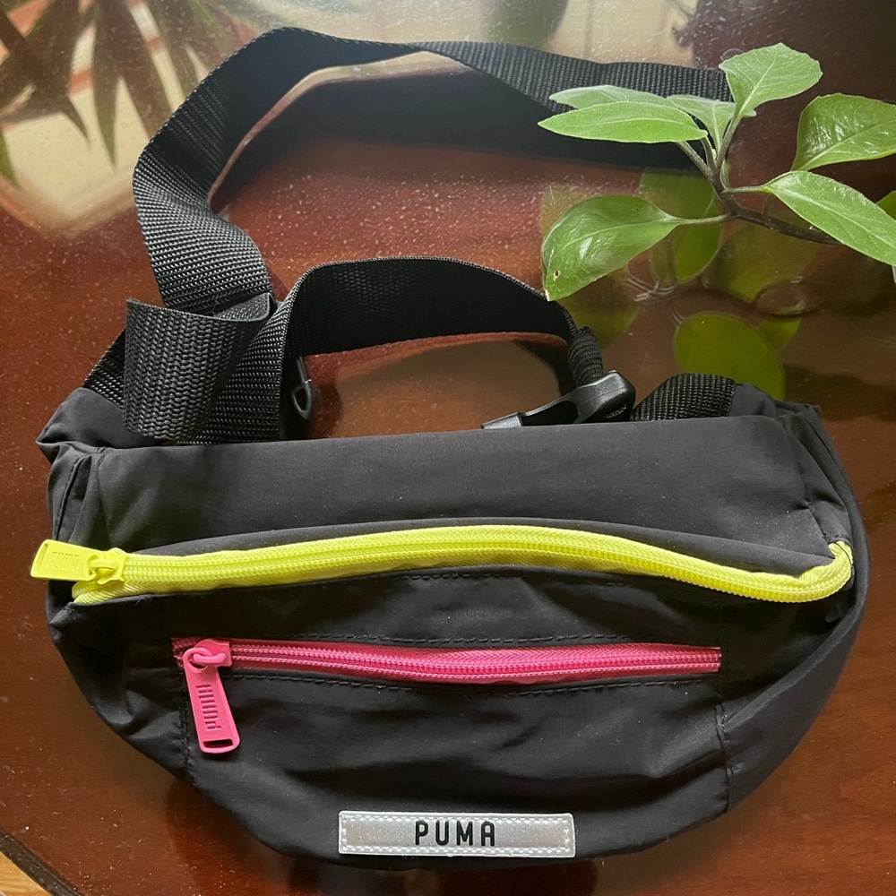Puma Women’s waist bag or belt bag in black